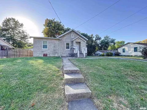 3001 44th St, Moline, IL 61265