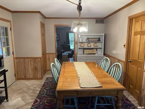 301 E Oak St, Kewanee, IL 61443 photo 8