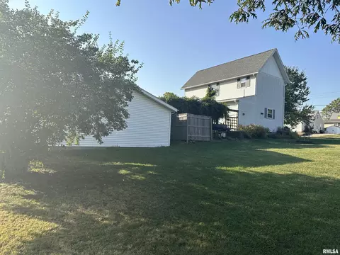 301 E Oak St, Kewanee, IL 61443 photo 3