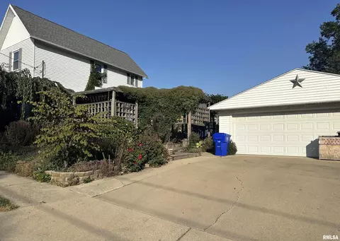 301 E Oak St, Kewanee, IL 61443 photo 2