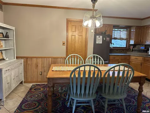 301 E Oak St, Kewanee, IL 61443 photo 7