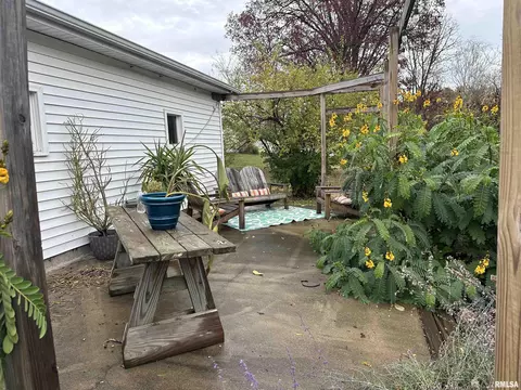 301 E Oak St, Kewanee, IL 61443 photo 38