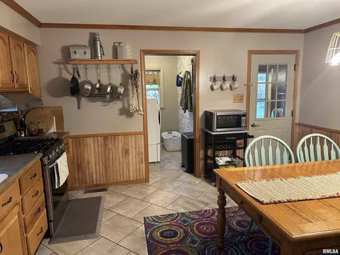 301 E Oak St, Kewanee, IL 61443 photo 9