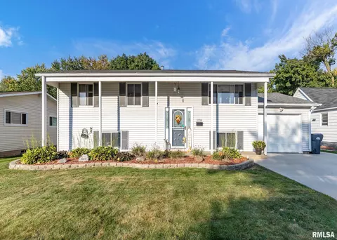 1034 N 13th St, Clinton, IA 52732