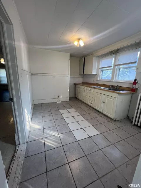 303 W Williams St, Atkinson, IL 61235 photo 7