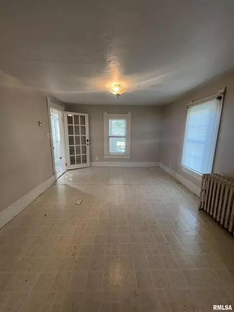 303 W Williams St, Atkinson, IL 61235 photo 2