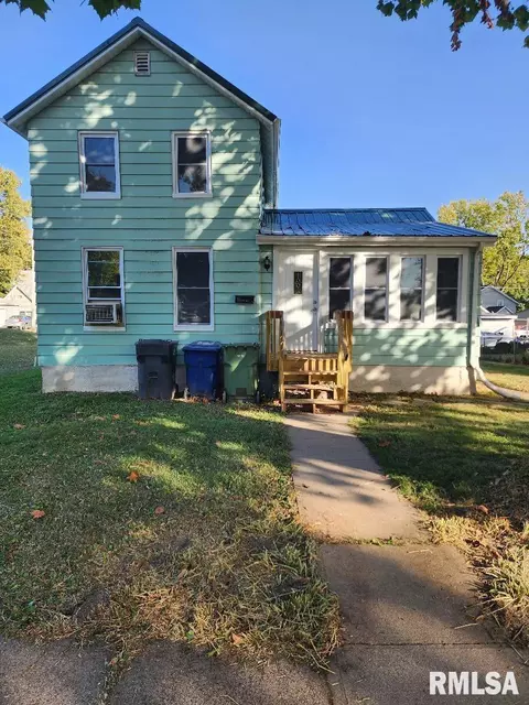 3019 N 2nd St, Clinton, IA 52732
