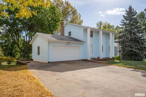 3319 N Elmwood Ave, Davenport, IA 52806
