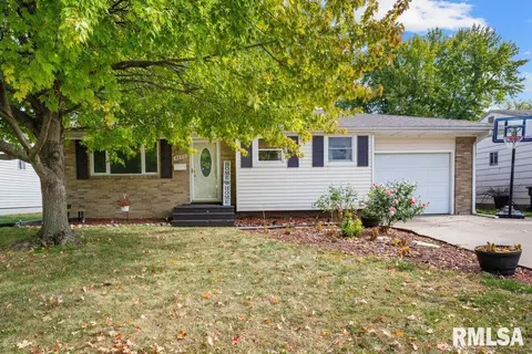 4520 49th Street Ct, Moline, IL 61265