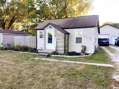 805 3rd St, Colona, IL 61241