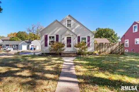 2020 4th St, Moline, IL 61265