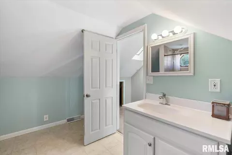 2020 4th St, Moline, IL 61265 photo 27