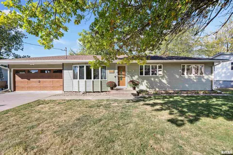 507 N Bush St, Reynolds, IL 61279