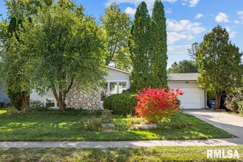 10 W 42nd Street Ct, Davenport, IA 52806