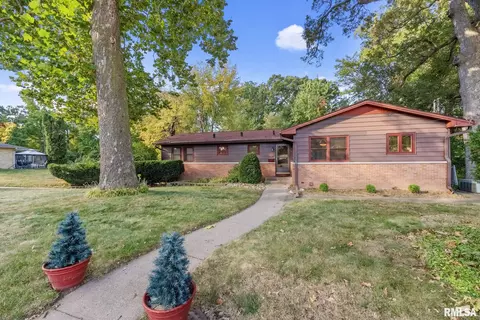 2705 4th Street Ct, East Moline, IL 61244