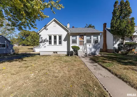 336 21st Pl, Clinton, IA 52732