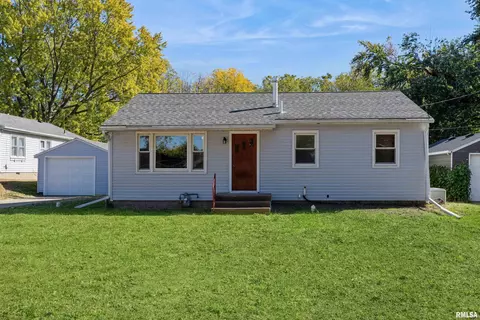 1317 Harrison Dr, Clinton, IA 52732