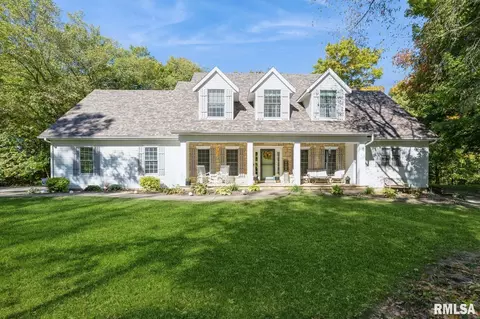 2 Eagle Pointe Ln, Port Byron, IL 61275