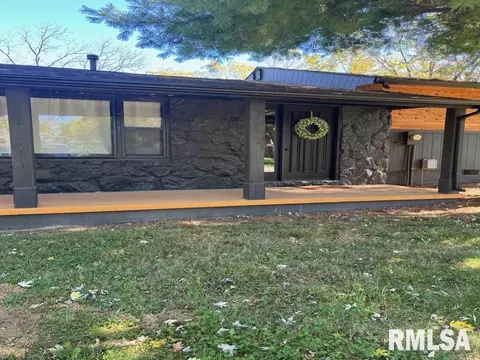 1303 N Maple St, Cambria, IL 62915