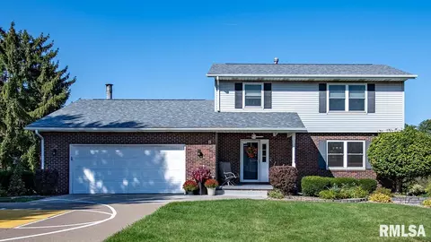 8 E 61st Ct, Davenport, IA 52807
