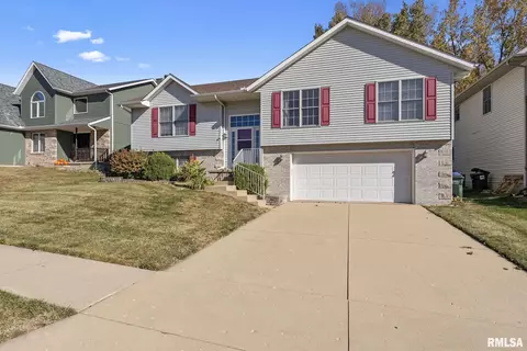6141 Hillandale Rd, Davenport, IA 52806