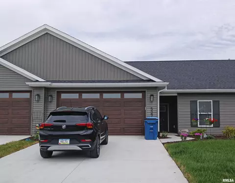 527 N 3rd Ave, Eldridge, IA 52748