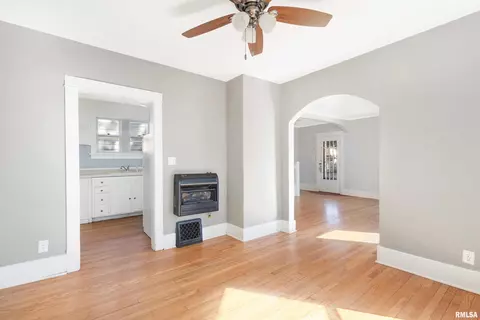 132 12th St, Silvis, IL 61282 photo 9