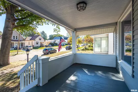 132 12th St, Silvis, IL 61282 photo 4