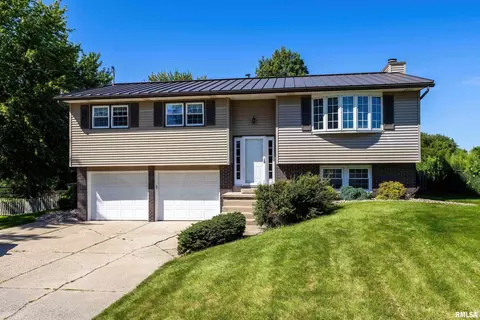 878 Oakwood Cir, Coal Valley, IL 61240