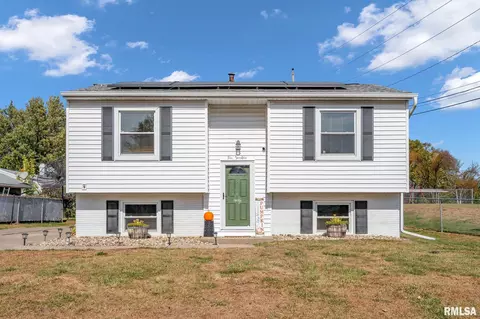 217 17th Ave W, Milan, IL 61264