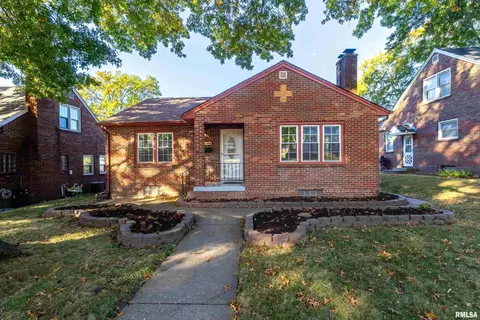 2404 Glen Pl, Davenport, IA 52804