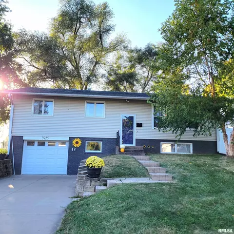 3925 1st St, East Moline, IL 61244