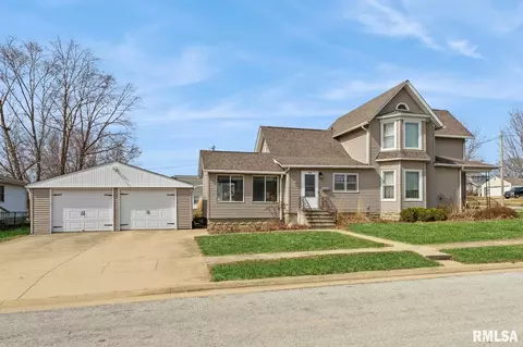 705 Hall Ave, Lowden, IA 52255