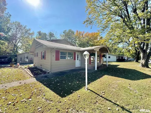 78 Dallas Dr, Harrisburg, IL 62946