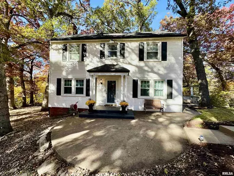 2141 10th Street Pl, East Moline, IL 61244