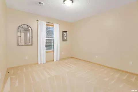 18 Dawn Ct, Eldridge, IA 52748 photo 28