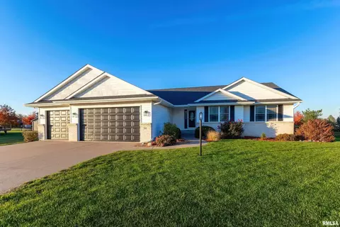 18 Dawn Ct, Eldridge, IA 52748