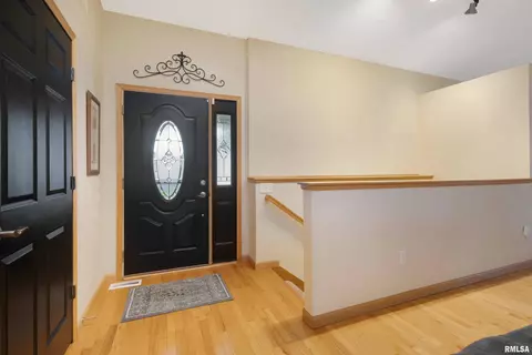 18 Dawn Ct, Eldridge, IA 52748 photo 3