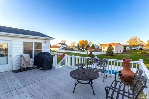 18 Dawn Ct, Eldridge, IA 52748 photo 33