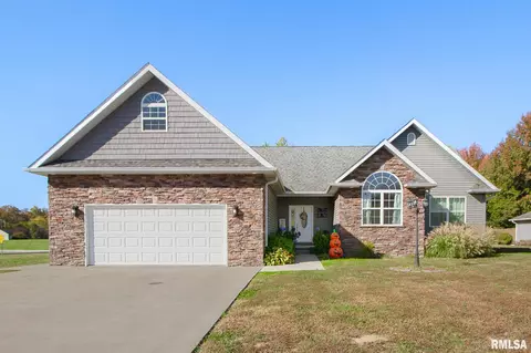 101 Excalibur Dr, Carterville, IL 62918