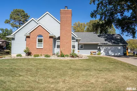 226 Grant St, Bettendorf, IA 52722