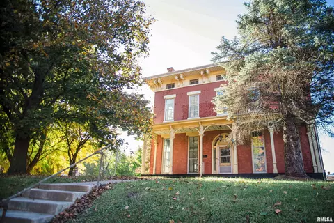 733 N 4th St, Quincy, IL 62301