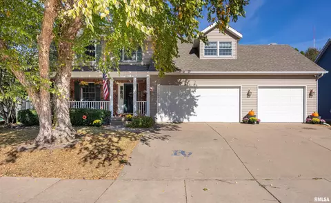 2076 Ashford Rd, Bettendorf, IA 52722