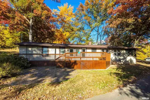 1716 18th Avenue Ct, Dewitt, IA 52742