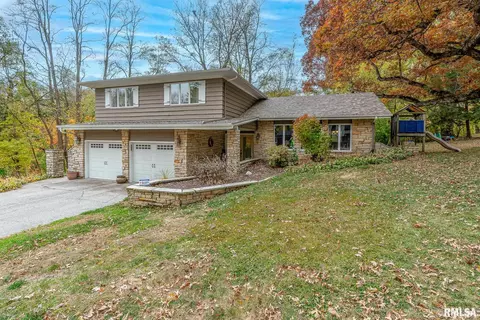 1 Brown Ct, Bettendorf, IA 52722