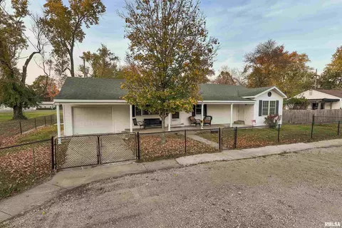 1112 W Concord St, Marion, IL 62959