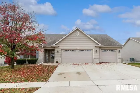 912 Alanah Ln, Clinton, IA 52732
