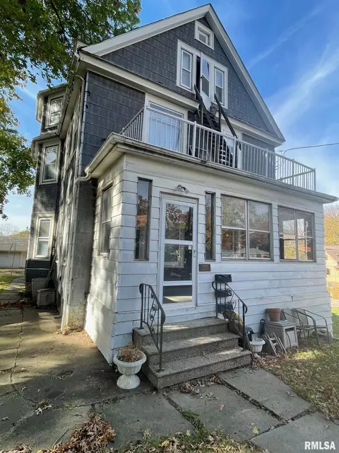 1103 3rd St, Moline, IL 61265