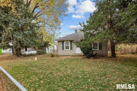 2215 62nd Ave, Aledo, IL 61231