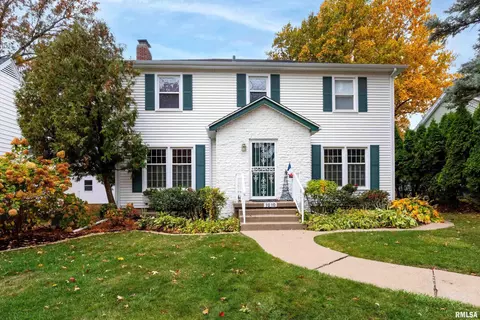 1610 Pineacre Ave, Davenport, IA 52803